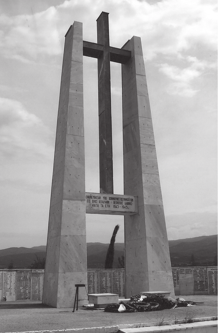 ΜΝΗΜΕΙΟ ΔΑΦΝΗΣ Το Νοέμβριο του 1944 στην Ανατολική πλευρά της Βισαλτίας και μεταξύ των χωριών Ίβηρα και Δάφνης έγινε μεγάλη μάχη μεταξύ των ανταρτών του ΕΑΜ / ΕΛΑΣ και του Π.Α.Ο κατά την οποία σκοτώθηκαν πολλοί και από τα δύο στρατόπεδα.