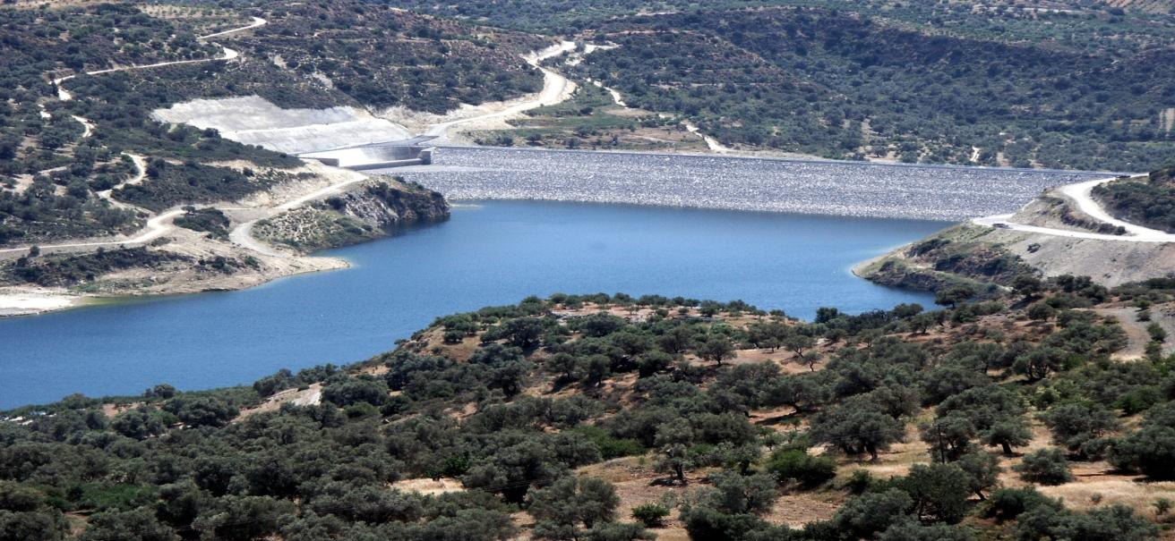 4.3 Φράγμα Φανερωμένης Νομού Ηρακλείου Εικόνα 3: Η τεχνητή λίμνη του Φράγματος Φανερωμένης (Πηγή: http://www.elter.gr/default.asp?