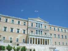 Κεφάλαιο 3 Πώς λειτουργεί το Ελληνικό Κοινοβούλιο Η Βουλή είναι το όργανο της πολιτείας στο οποίο εκφράζονται, µέσω των αντιπροσώπων, οι απόψεις του ελληνικού λαού.