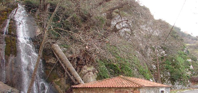 ΣΤΗΝ ΕΙΣΟΔΟ ΤΗΣ ΥΠΑΤΗΣ ΒΡΙΣΚΕΤΑΙ Ο ΝΕΡΟΜΥΛΟΣ.