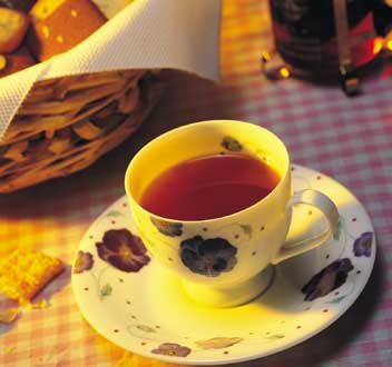 Τέλος, το τσάι προσφέρει πολλές βιταμίνες C, Ρ, Β, Ε και άφθονο φθόριο για τα δόντια. Το τσάι και η καλλιέργειά του Το τεϊόδεντρο στη φύση μπορεί να φτάσει τα 10-15 μέτρα.