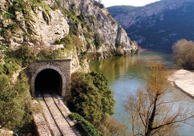 Παρασκευή: Αθήνα-Κομοτηνή Αναχώρηση από Αθήνα στις 06.00 για την πόλη της Κομοτηνής με ενδιάμεσες στάσεις. Άφιξη το απόγευμα στην πολύχρωμη πόλη.