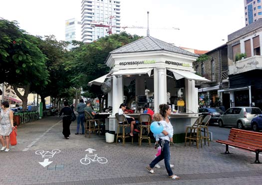 1. Οδός Ρότσιλντ. / Rothschild Street. 2., 3. Τοπικοί μεζέδες και παγωμένο γιαούρτι στο χέρι. / Local delicacies and frozen yoghurt. 4. Μουσουλμάνοι μαθητές εκδράμουν στη Γιάφα.