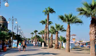 1. Παραλία Φοινικούδων, Λάρνακα / Finikoudon beach, Larnaca. 2. Γιάννης Τουµαζής / Giannis Toumazis. 3. Παλαιά Ηλεκτρική / Palia Ilektriki restaurant.