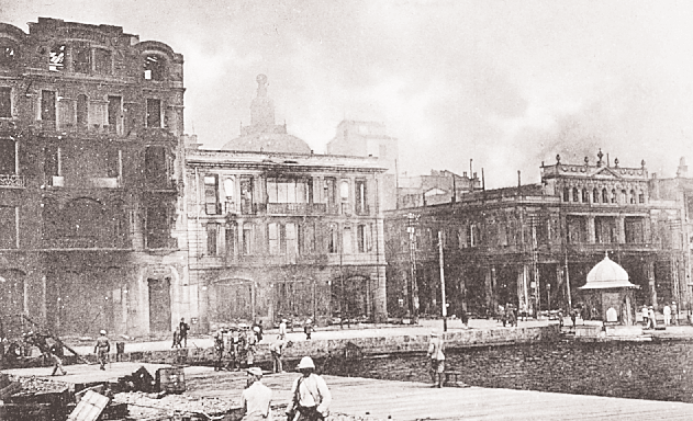 H αποβάθρα και η πλατεία Eλευθερίας στη διάρκεια της πυρκαγιάς της 5 (18) Aυγούστου 1917.