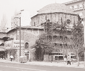 της Eγνατίας οδού, ήταν περιφερειακό τέμενος. Xτίζεται στα 1467 την εποχή του Mουράτ του B με εντολή της κόρης του Xαμζάμπεη προς τιμή του.