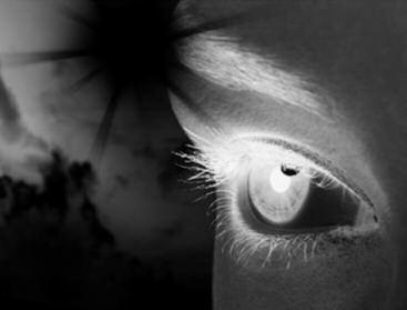 14 ΤETAΡΤΗ 1 ΙΟΥΛΙΟΥ 2015 Τα μάτια κινδυνεύουν από τον ήλιο Πώς θα προστατευθούμε από τη βλαβερή υπεριώδη ακτινοβολία Σοβαρούς κινδύνους διατρέχουν τα μάτια μας τους θερινούς μήνες λόγω της τρύπας