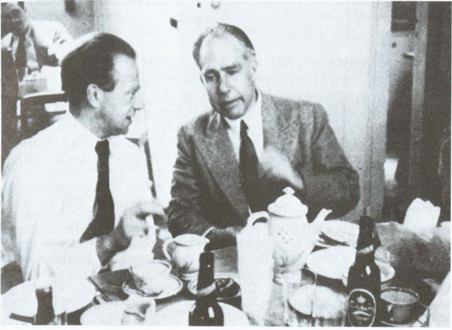 Werner Heisenberg (1901-1976) Niels Bohr (1885 1962) Louis de Broglie (1892-1987) Οι νόμοι της κβαντομηχανικής εφαρμόζονται με επιτυχία για την ερμηνεία των ποσοτικών αλμάτων των