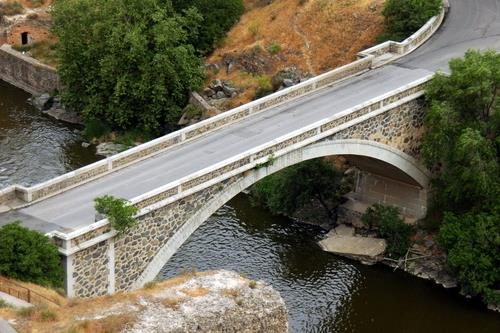 Δ6) Μία εταιρεία για τις συνεδριάσεις του Διοικητικού της Συμβουλίου, παρήγγειλε από ένα ξυλουργό ένα ελλειπτικό τραπέζι συνεδριάσεων, διαστάσεων 4x3 μέτρων.