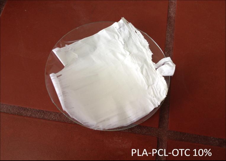 Εικόνα 21. Νανοϊνες PLA/PCL τροποποιημένες με 10% οξοτετρακυκλίνη. Εικόνα 22.