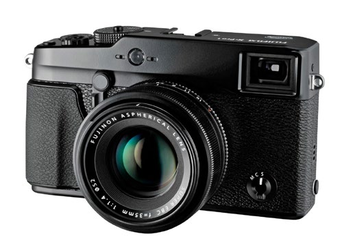 FujiFilm X-Pro 1 Συνήθως χρησιμοποιώ τους φυσικούς φωτισμούς αλλά έχω πάντα μαζί μου κάτι σε περίπτωση ανάγκης. Τώρα δέν είχα. Έπρεπε η Fuji να τα βγάλει πέρα μόνη της.