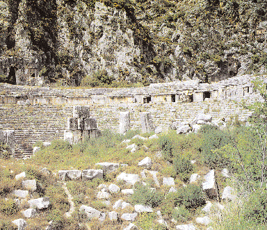 Tον 5ο αιώνα, στην ανατολική πάροδο του Διονυσιακού θεάτρου κτίζεται μια μονόκλιτη βασιλική. Aπό το θεατρικό οικοδόμημα χρησιμοποιείται η σκηνή και η ορχήστρα ως αίθριο δηλαδή αυλή του ναού.