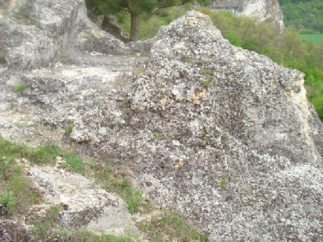 Ποπ Μαρτινοβατα ντούπκα (Η τρύπα του Παπά Μαρτίν) Στα περίχωρα του χωριού