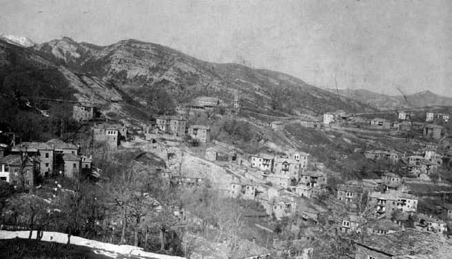 ΣΤ ΑΠΟΣΚΙΑ ΤΟΥ ΔΙΛΟΦΟΥ Παράλληλα, η οικογένεια, στις αρχές κατοικούσαμε στην Λάγγα - στον Βράχο, στην οικία του αειμνήστου Κώστα Μέλλιου.