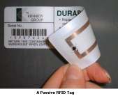 Η αναγνώριση µπορεί να γίνει από απόσταση, µιας και υπάρχουν RFID tags που είναι σε θέση παίρνοντας ενέργεια από κάποια πηγή, που συνήθως είναι µπαταρία, να στείλουν τις πληροφορίες στον δέκτη.