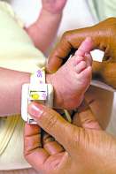 Αντιστοίχηση µητέρας-νεογέννητου Αποτροπή µη εξουσιοδοτηµένης εισόδου σε χώρους του νοσοκοµείου και περιορισµός ασθενών Παρακολούθηση αποθέµατος και ηµεροµηνίας λήξης φαρµάκων 3.