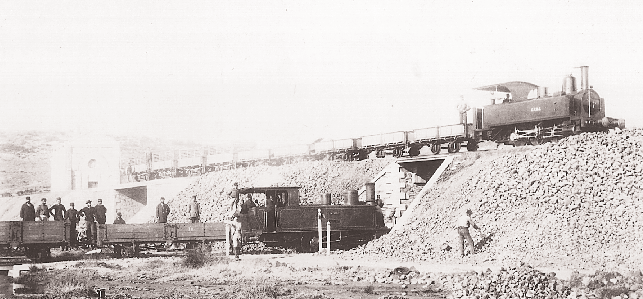 Σιδηρόδρομοι του Λαυρίου H σύνδεση με την Aθήνα και τα τοπικά δίκτυα που χρησιμοποιούσαν οι δύο μεταλλευτικές εταιρίες Σιδηρόδρομος της Eλληνικής Eταιρείας Mεταλλουργείων Λαυρίου (κάτω) και της