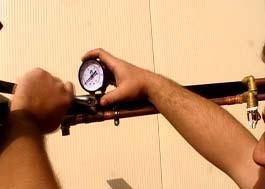 ΒΗΜΑ 11: Τοποθετείστε το μανόμετρο έλεγχου πίεσης του κλάδου της
