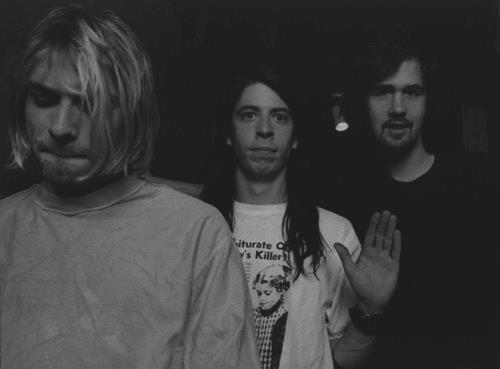 Nirvana Οι Nirvana ήταν ενα ροκ σύγκροτημα που διαμορφώθηκε το 1987. Θεωρούνται ένα από τα μεγαλύτερα ροκ συγκροτήματα που στιγμάτισαν μια ολόκληρη γενιά.