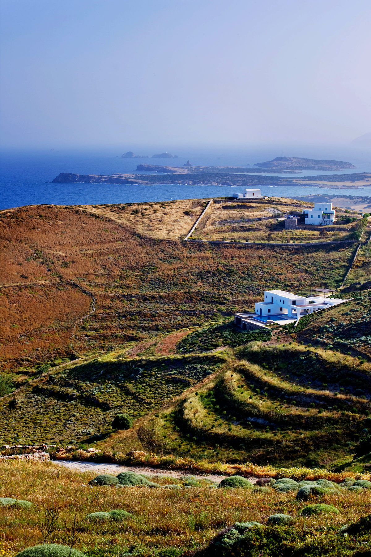 Doxiadis+ Τοπία Συνύπαρξης στην Αντίπαρο Landscapes of Cohabitations on Antiparos Island Οι doxiadis+ είναι µια δυναµική οµάδα µε πάθος για την αρχιτεκτονική και την αρχιτεκτονική τοπίου.