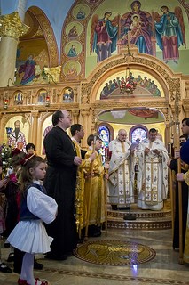 Students performed the Ikariotiko and Sophia Kapoglis and Andreas Lantzakis presented information and history of Ikaria. Students were given diplomas and crosses by Archbishop Methodios.