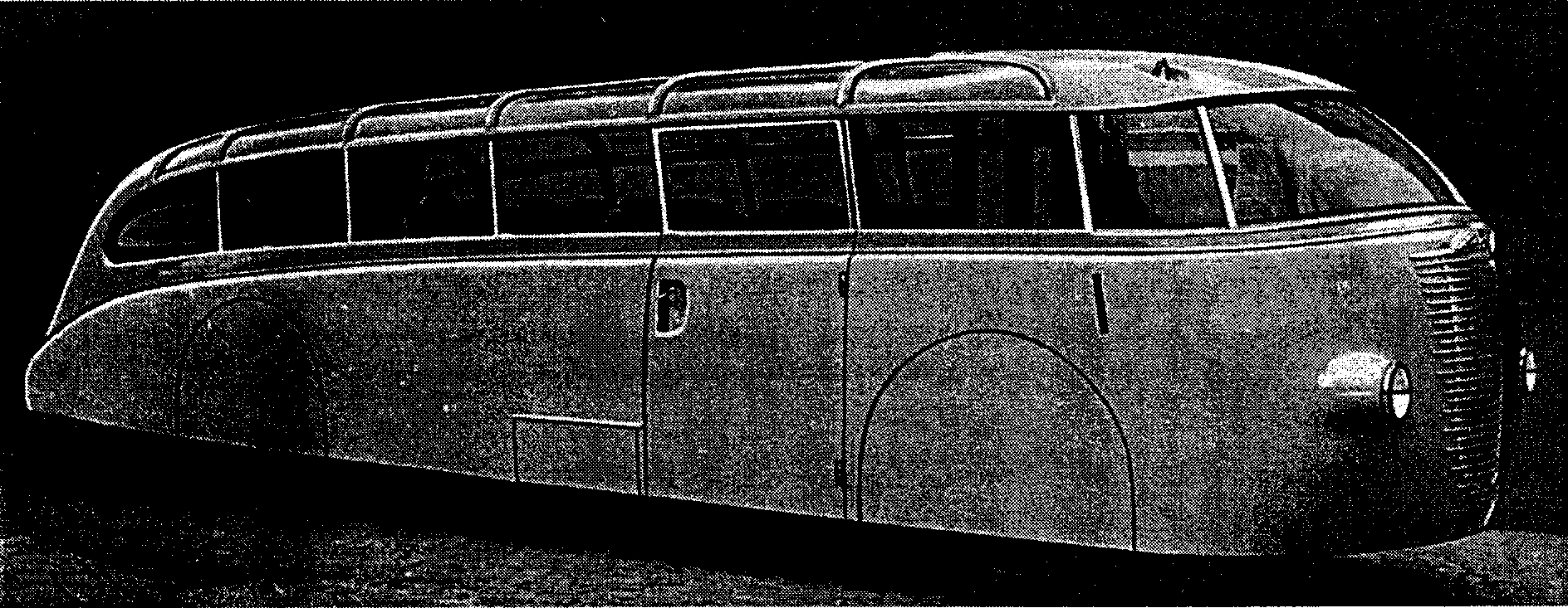 Μόνο με την εισαγωγή του «τραμ λεωφορείου» από τον F. GAUBSCHAT το 1936, το σχήμα των λεωφορείων απομακρύνθηκε μακριά από τα αυτοκίνητα.
