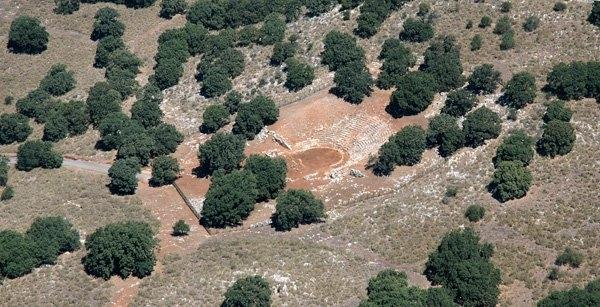 Γαλατάς Ο Γαλατάς είναι ένα πεδινό χωριό, ανήκει στον Δήμο Ναυπακτίας. Είναι η μεγαλύτερη Τοπική Κοινότητα του Δήμου Ναυπακτίας.