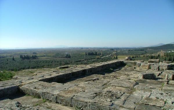 Αλίκυρνα Πόλη της Αιτωλίας, που έχει την αρχή της στην πρωτοελληνική περίοδο Σήμερα την ταυτίζουν με την περιοχή Χίλια Σπίτια, που βρίσκεται στους πρόποδες του Αρακύνθου.