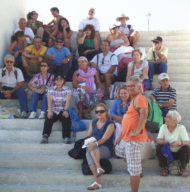 Εκδρομικά Νέα Παιδική Φθινοπωρινή εξόρμηση στην Άνω Στενή Εύβοιας συνέχεια από τη σελ. 1 Η διαδρομή σχετικά εύκολη, μέσα σε δάσος με πανύψηλα δένδρα (έλατα, καστανιές, καρυδιές κ.ά.) και σε κάποια σημεία δίπλα στο ποτάμι με συντροφιά τα κελαηδίσματα των πουλιών.