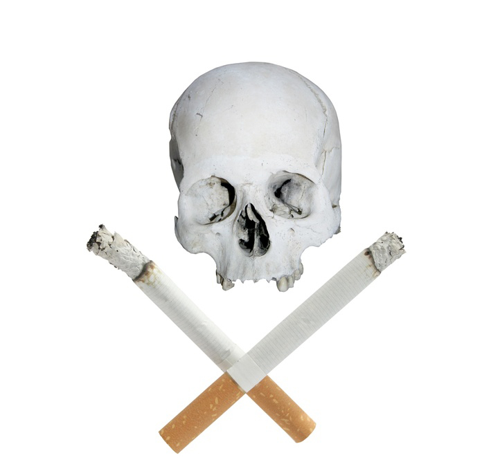 ΟΙ ΕΠΙΠΤΩΣΕΙΣ ΤΟΥ ΚΑΠΝΙΣΜΑΤΟΣ 16 ΟΙ ΘΑΝΑΤΟΙ Στην Ελλάδα πεθαίνουν κάθε χρόνο από το τσιγάρο 20.000 άνθρωποι.
