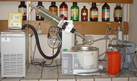 Υλικά-Συσκευές-Μέθοδοι Εικόνα 4.4: Περιστροφικός συμπυκνωτής (rotary evaporator). 4.3.