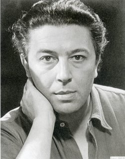 Αρχηγός του κινήματος και συγγραφέας του υπερρεαλιστικού μανιφέστου είναι ο André Breton.