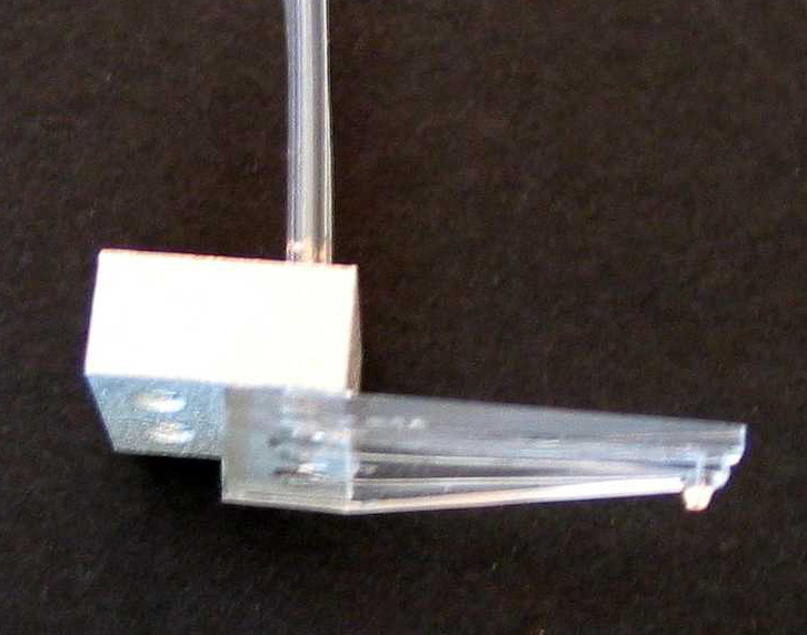 Κεφάλαιο 5 σε ένα γυαλί δείγματος μικροσκοπίου (πάνω δεξιά του σχήματος).