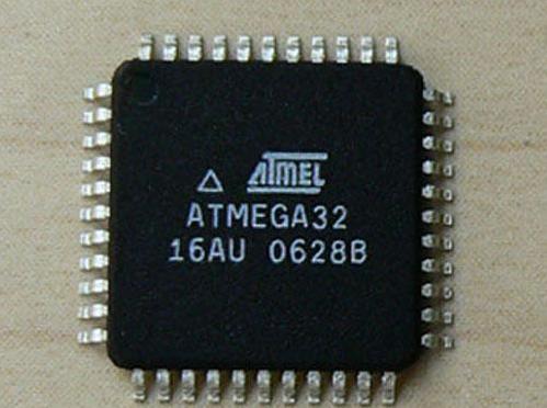 Δικόνα 5.2 Pinout ATmega32 ηηρ AVR-GSM Development Board [18] Ν AVR ATmega32 ηεο Atmel είλαη έλαο ρακειήο ηζρχνο 8-bit CMOS κηθξνειεγθηήο βαζηζκέλνο ζηελ RISC αξρηηεθηνληθή.