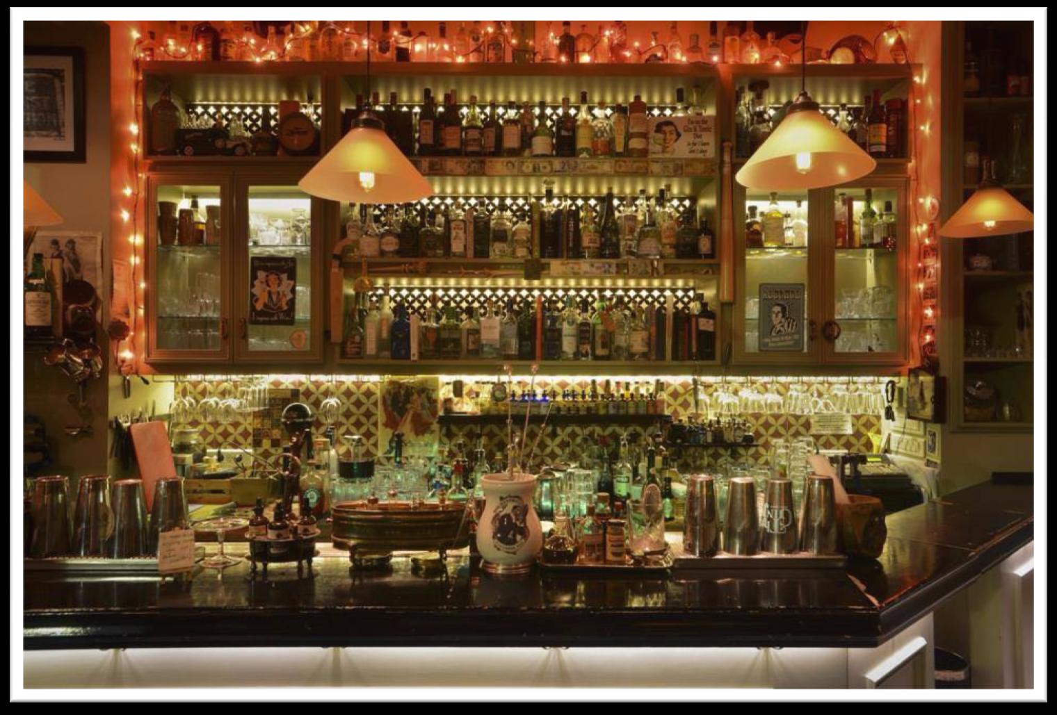 The Gin Joint Επιτυχημένο θεματικό cocktail bar, εμπνευσμένο από την εποχή της ποτοαπαγόρευσης.