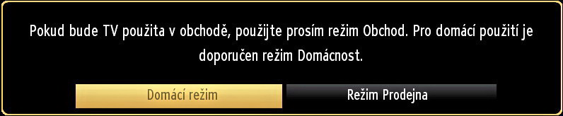 Vkládání baterií do ovladače 1.Jemně nadzvihněte kryt v zadní části dálkového ovládání. 2.Vložte dvě baterie AAA.