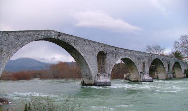 Το γεφύρι της Άρτας Σαράντα πέντε μάστοροι κι εξήντα μαθητάδες γιοφύρι