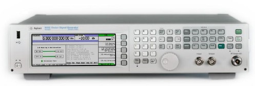 Γεννήτρια ευρυζωνικών σημάτων (Agilent MXG Vector Signal Generator N5182A) H γεννήτρια αυτή χρησιμοποιήθηκε για την παραγωγή των ευρυζωνικών σημάτων κινητής επικοινωνίας με τα οποία τροφοδοτήθηκε η