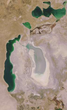 Η Αράλη Θάλασσα Αυτές είναι δορυφορικές εικόνες της Αράλης το 1976, 2006 και το