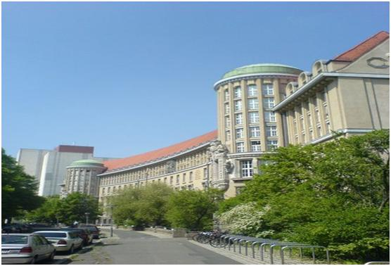 5)Η Γερμανική Εθνική Βιβλιοθήκη Η Γερμανική Εθνική Βιβλιοθήκη βρίσκεται στην Φρανκφούρτη.