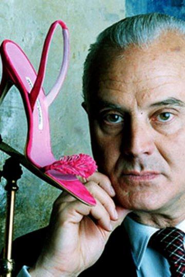 Manolo Blahnik Η βιογραφία του Ο Ισπανός Manuel Blahnik Rodríguez γεννήθηκε σε μία φυτεία μπανανιάς στα Κανάρια νησιά στις 27 Νοεμβρίου του 1942.