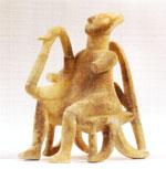 Το αρχαιότερο μουσικό όργανο που έχει ανακαλυφθεί χρονολογείται από τη Μέση Νεολιθική περίοδο (5000 π.χ.) και είναι μια κοκάλινη σφυρίχτρα με μια οπή που βρέθηκε στη Θεσσαλία και εκτίθεται στο Μουσείο του Βόλου.