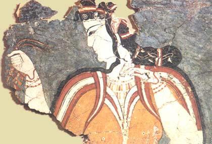 Μυκηναϊκοί χρόνοι Στη Μυκηναϊκή Ελλάδα οι γυναίκες συνήθιζαν να φορούν περικόρμιο ή μια μακριά κωδωνόσχυμη σχιστή φούστα με πολλά οριζόντια βολάν ή με πολλές πτυχώσεις με χρωματιστές διακοσμήσεις στο
