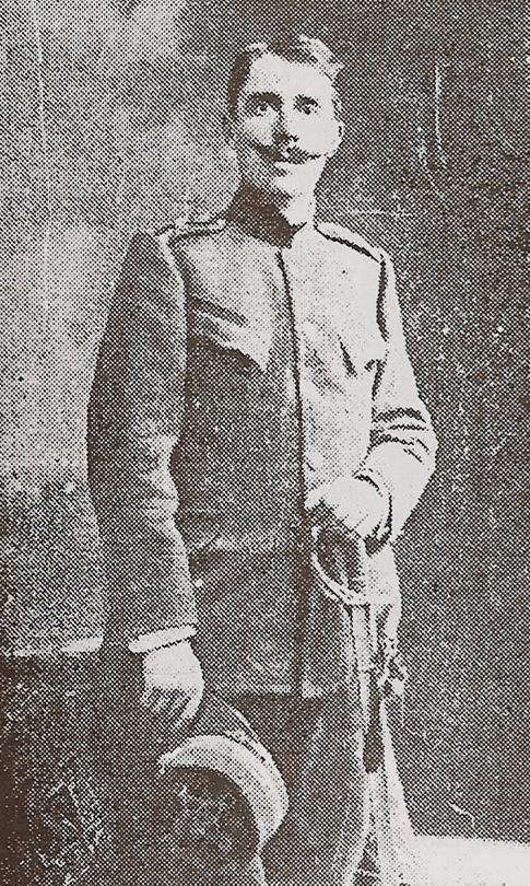 Θέλησε να γίνει κι αυτός αξιωματικός. Στις αρχές του 1913, έφυγε από το χωριό του για τη Θεσσαλονίκη με σκοπό να φοιτήσει σε κάποια στρατιωτική σχολή. Η προθεσμία όμως γι αυτό είχε περάσει.