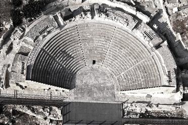 Ακθίθηην Θέαηξν, Κύπξνο Άλκηζηις ηνπ Δπξηπίδε 25 Ηνπιίνπ, Ακθηζέαηξν Μαθαξίνπ Γ, Λεπθσζία 27 Ηνπιίνπ, Αξραίν Θέαηξν Κνπξίνπ 28 Ηνπιίνπ, Αξραίν Ωδείν Πάθνπ Με ηελ επξηπίδεηα ηξαγσδία Άλκηζηις, ην