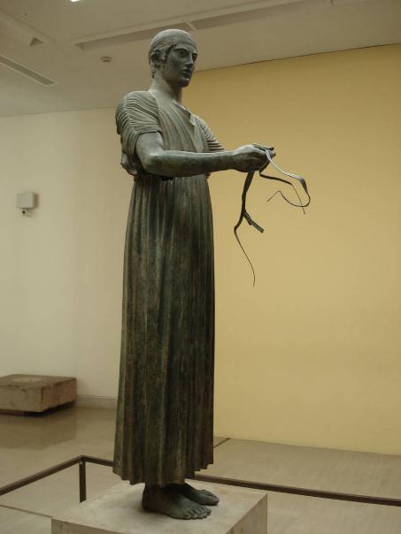 Ηνίοχος, Μουσείο Δελφών (και