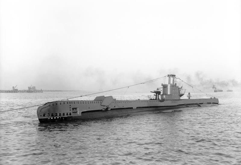 Το υποβρύχιο HMS Sportsman σε αγκυροβόλιο του Sheerness στο Βόρειο Kent της Αγγλίας. IWM (FL 3755) Δεν υπάρχει ακριβής καταχώρηση της βύθισης του Ελευθέριος Β.