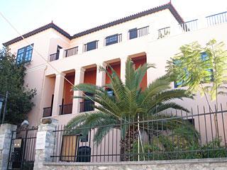 Οικία Κλεάνθη-Schaubert (Το Πρώτο Ελληνικό Πανεπιστήμιο) Ιστορικά στοιχεία Το 1835-1836 είχε στεγάσει το Γυμνάσιο της Αθήνας (Πρώην Κεντρικό Σχολείο της Αίγινας), Το 1837-1842 είχε