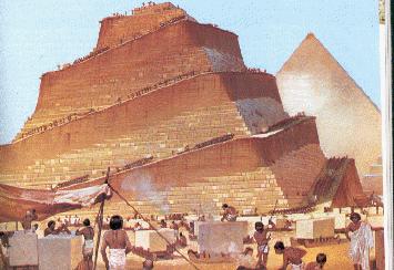 ΠΟΤΕ ΧΤΙΣΤΗΚΑΝ; Η κατασκευή χρονολογείται στο 2580 π.χ. την εποχή της τέταρτης δυναστείας των Αιγυπτίων.