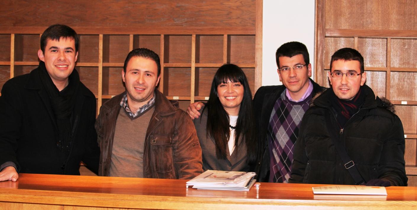Κάτω: Ο Κοσμήτορας της Θεολογικής Σχολής ΕΚΠΑ με τη Λέκτορα Βασιλική Σταθοκώστα και τον μεταπτυχιακό φοιτητή Μπέκα Μπεκουτσέλα (αριστερά) και τη